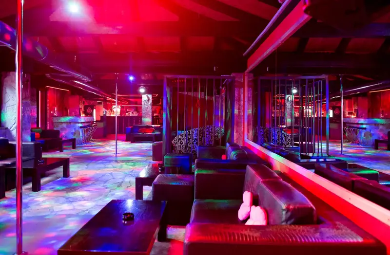 Indoor Lounge & Full Cocktail Bar